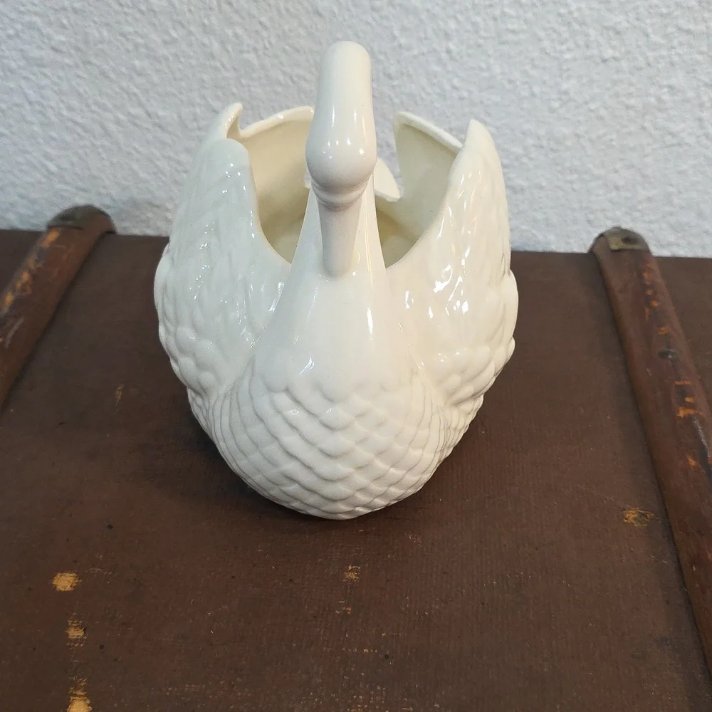 Vintage Holland Mold Swan Ceramic Planter Vase/Candy Dish 7” White  Pearlescent - Picture 2 of 10